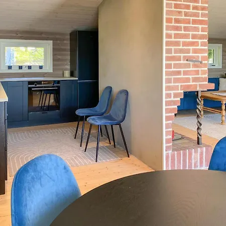 Knausen 度假居 Orsta