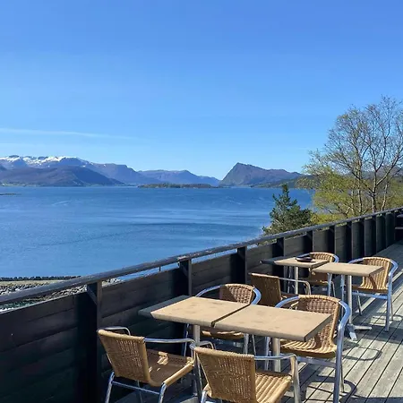 Knausen 度假居 Orsta