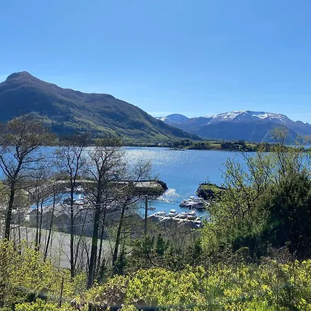 Knausen 度假居 Orsta