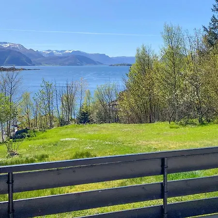 Knausen 度假居 Orsta